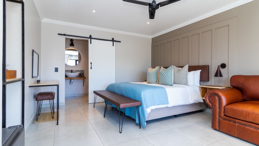 9 Bedroom Property for Sale in Westcliff Western Cape